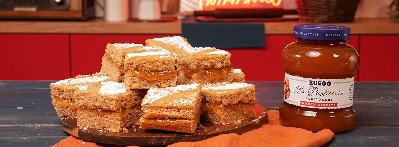 FRITTELLE DI MELE CON CONFETTURA DI FRUTTI DI BOSCO